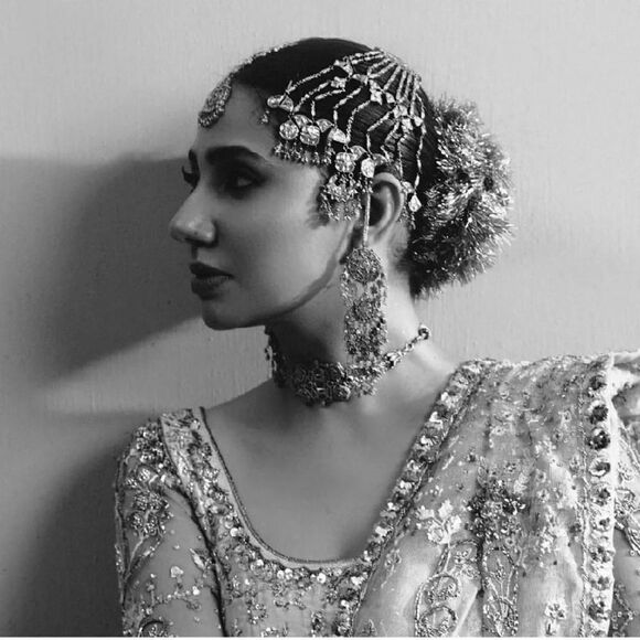 MAHIRA KHAN JEWELRY POWER OFFICIAL PAKISTANI LUXURY DESIGNER PASA JHUMAR - Picture 6 of 12